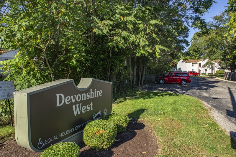 Devonshire West Signage