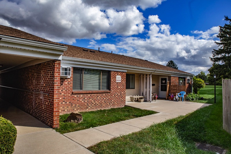 Mapleview Apartments Exterior