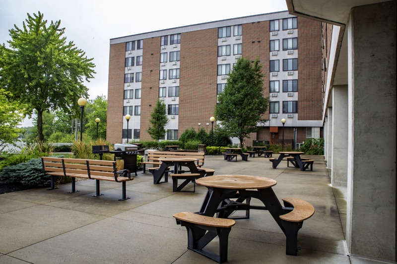 Marion Towers I Exterior Seating Area