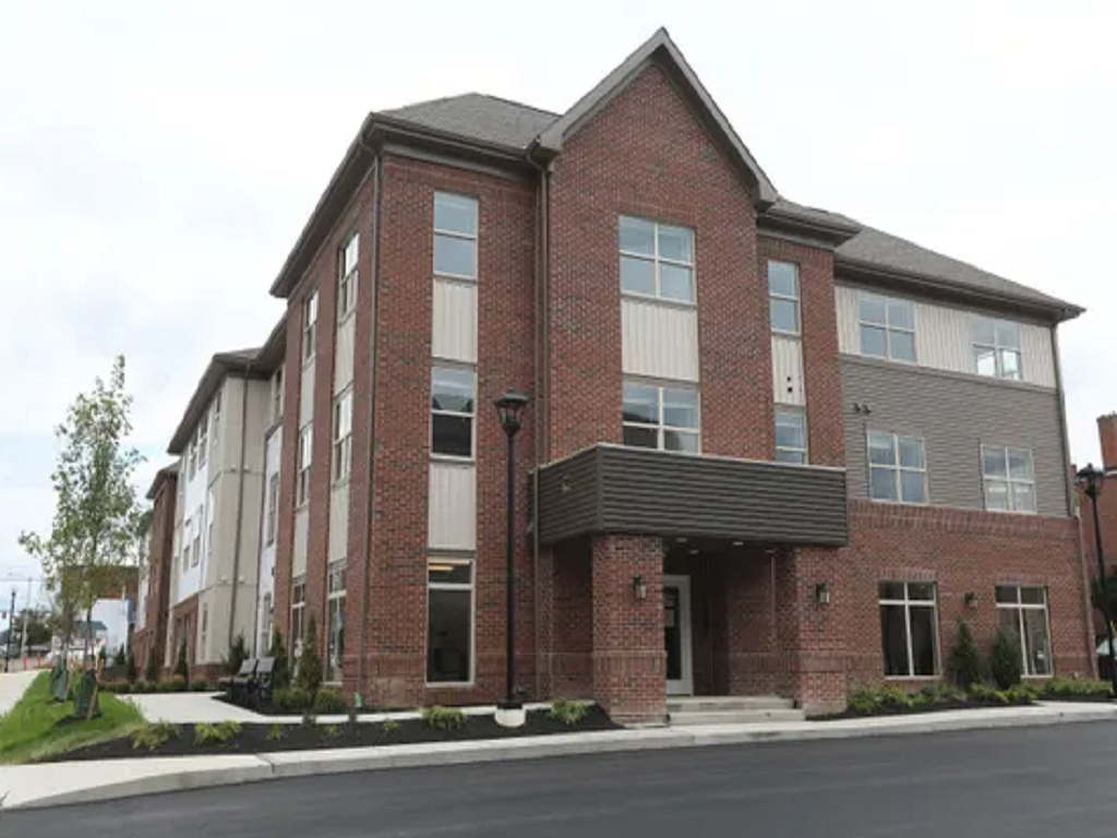 Exterior of Zanesville Apartment building